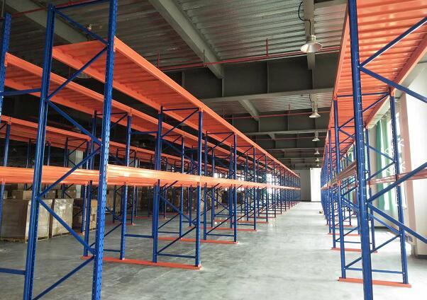 杭州某布艺定做100多组重型货架 让仓库提高2-3倍使用空间