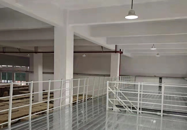 宁波艾斯伯格电器仓库仓储性能提升的秘密，就在胜通钢平台！